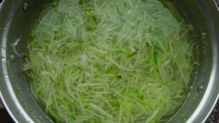 萝卜粉条包子步骤3
