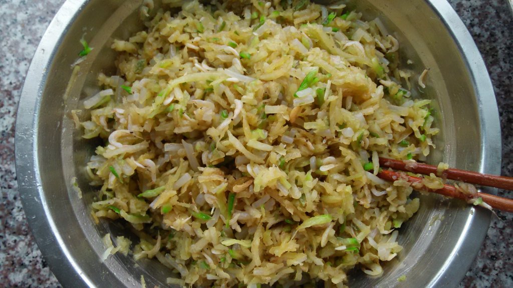 萝卜粉条包子步骤7