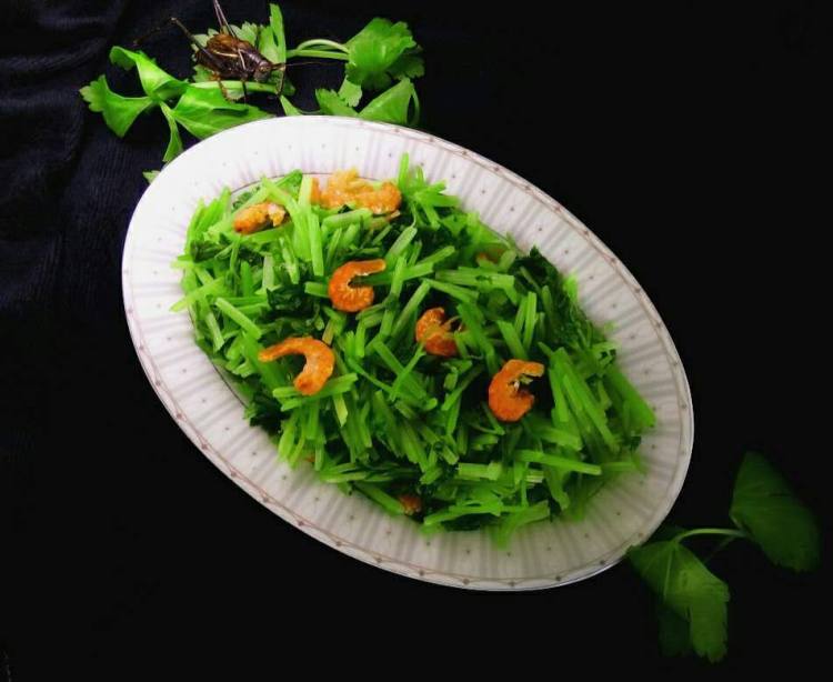 炝锅芹菜虾干步骤6