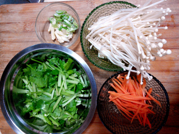 芹菜金针菇步骤1