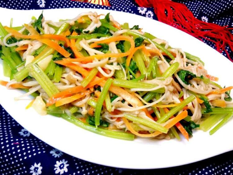 芹菜金针菇步骤8