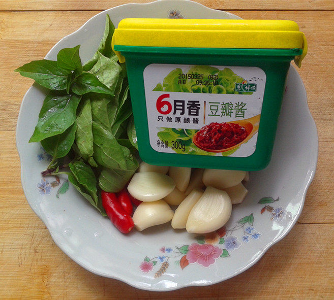 五花肉焖茄子步骤2