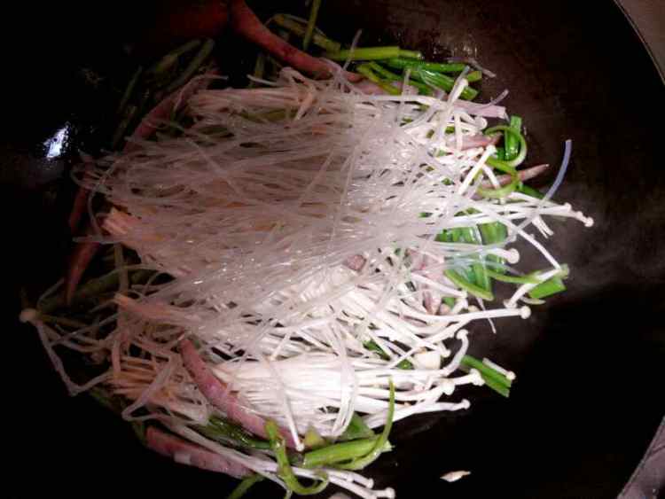 芹菜针菇粉步骤6