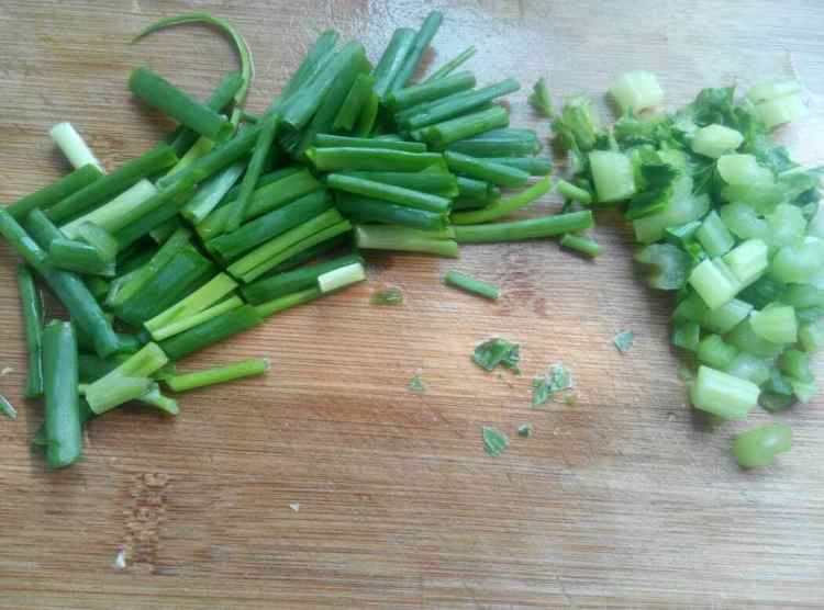 香芹炒小白菜步骤2
