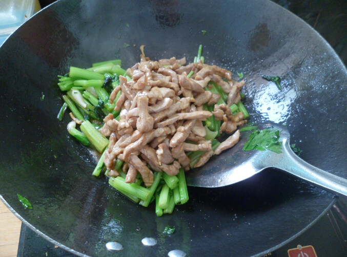 芹菜炒肉丝步骤7