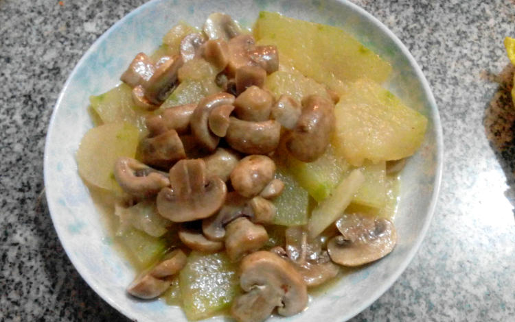 圆菇烧冬瓜步骤6