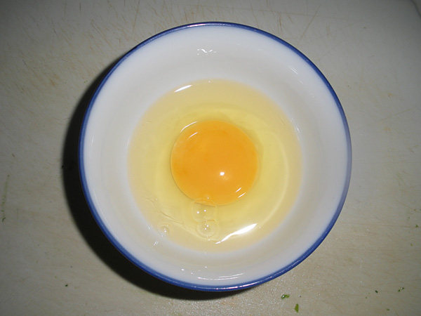 鸡蛋炒芹菜步骤2
