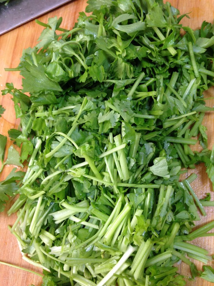 香芹炒鸡蛋步骤2