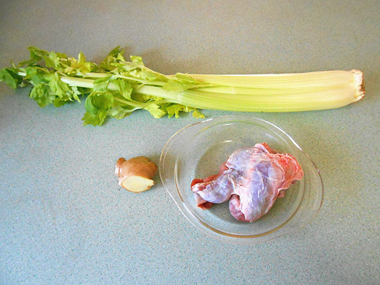 香辣牛肉炒西芹步骤1