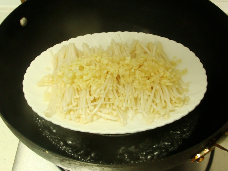 蒜蓉蒸金针菇步骤5