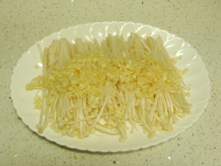 蒜蓉蒸金针菇步骤4