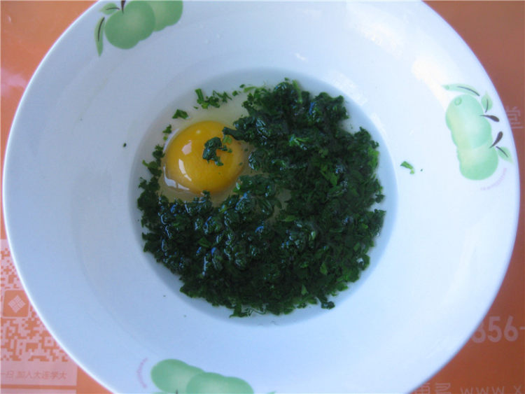 芹香鸡蛋薄饼步骤2