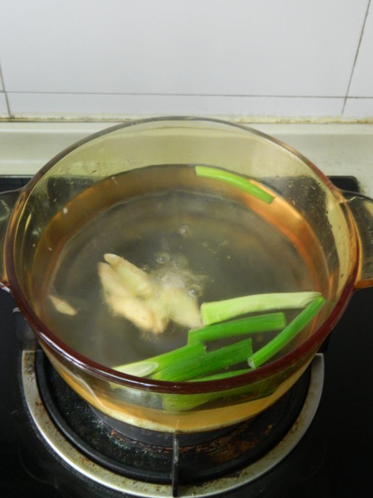 莲藕香菇鸡汤步骤5