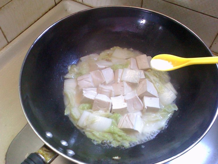 白菜烧豆腐步骤6