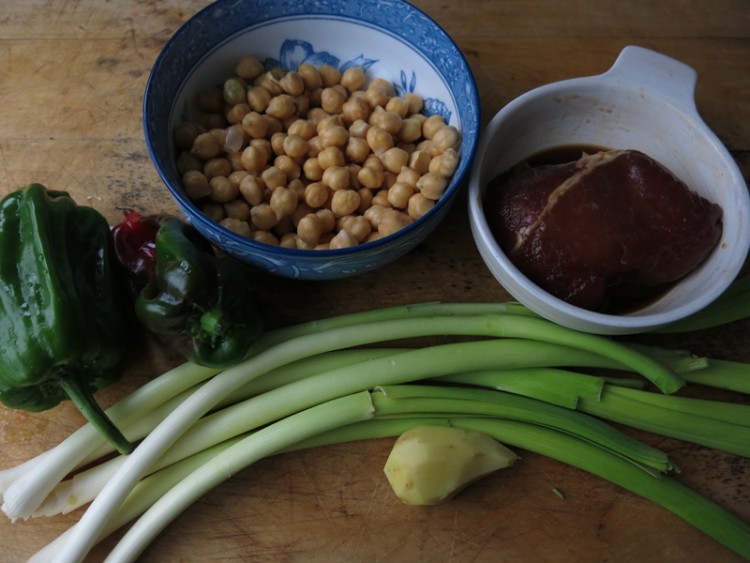 鹰嘴豆炒肉步骤1