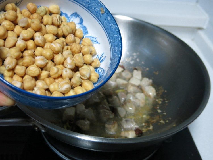 鹰嘴豆炒肉步骤6