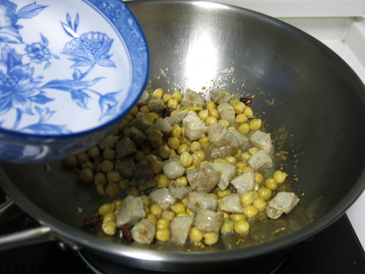 鹰嘴豆炒肉步骤7