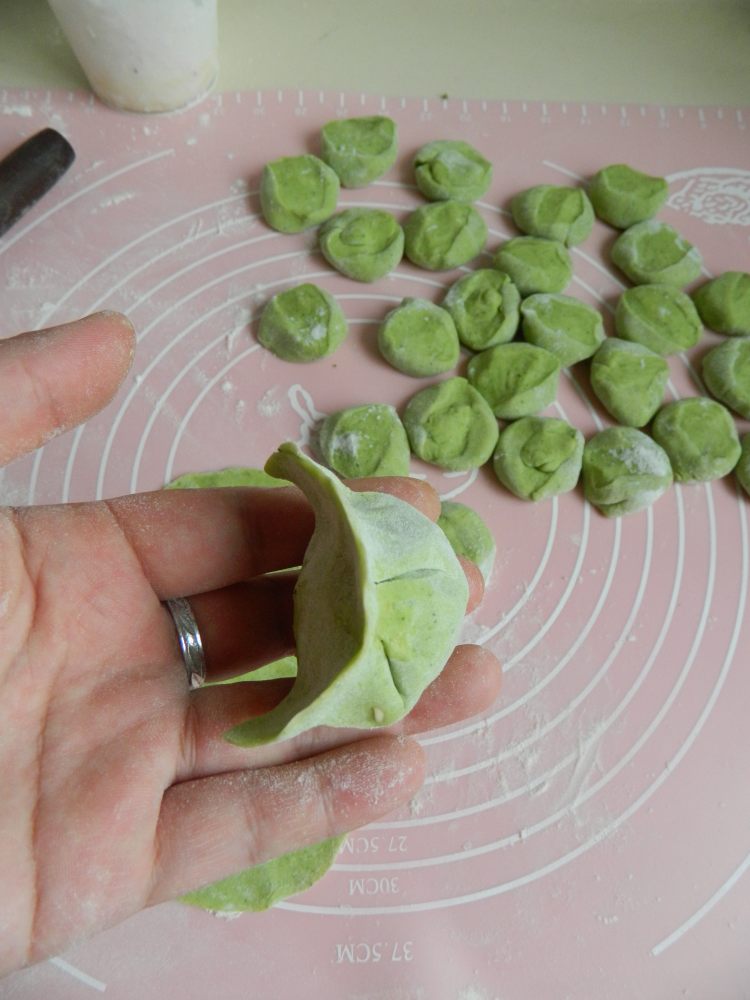 菠菜素馅水饺步骤15