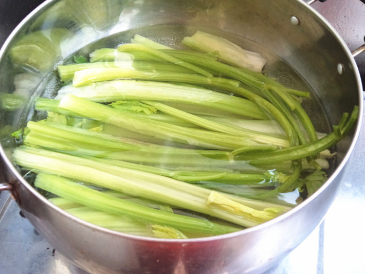 芹菜猪肉馅水饺步骤3