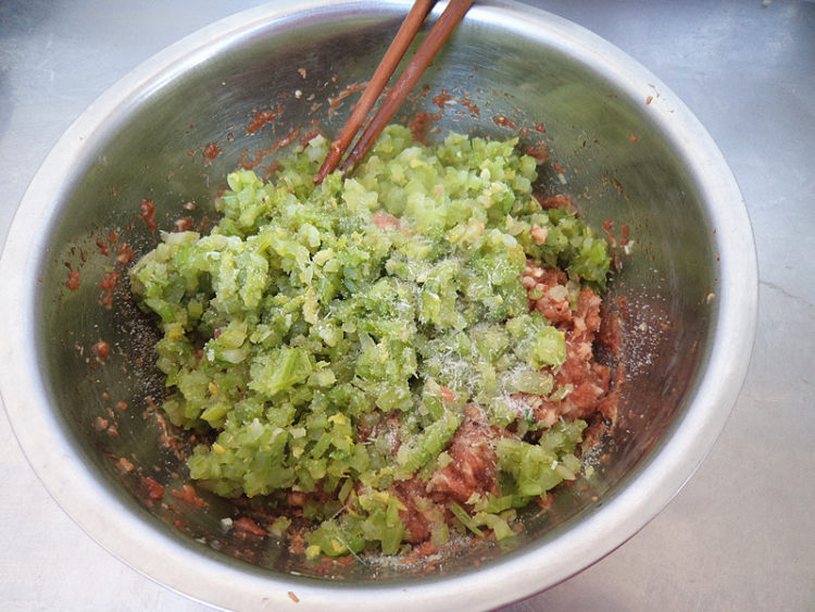 芹菜猪肉馅水饺步骤7