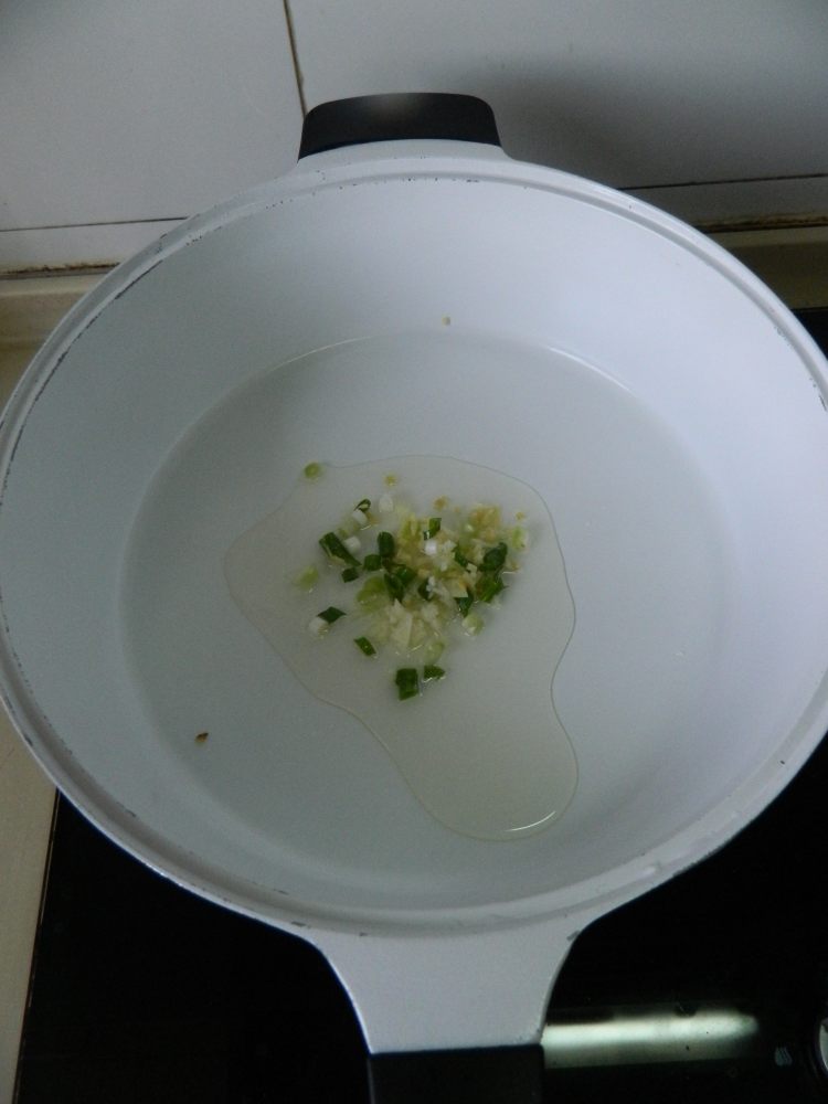 橄榄肉末炒豆角步骤4