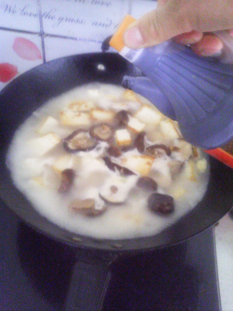 蒜香香菇豆腐步骤8