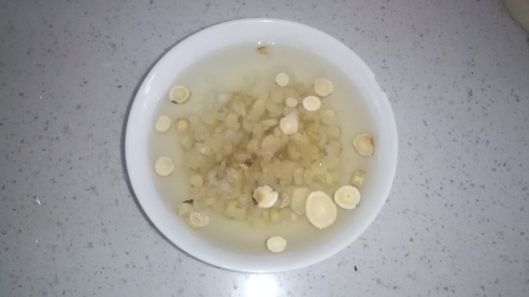 生菜鱼头汤步骤2
