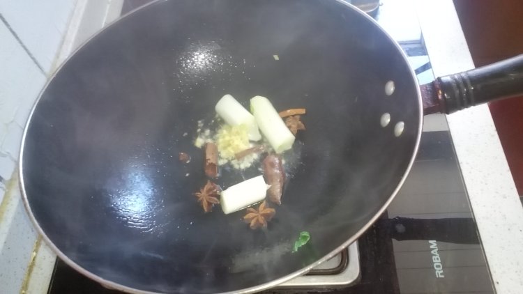 天麻炖鸡翅步骤4