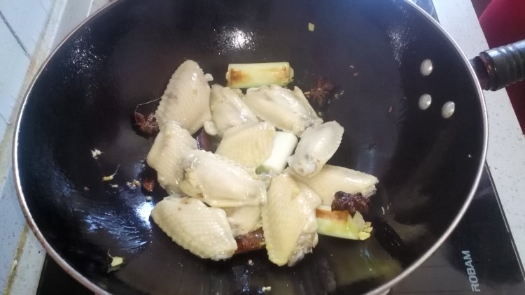 天麻炖鸡翅步骤5