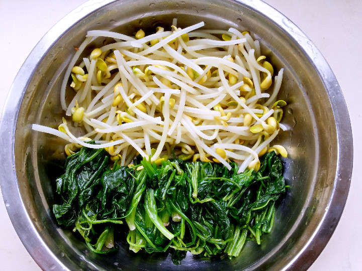 三丝菠菜步骤2