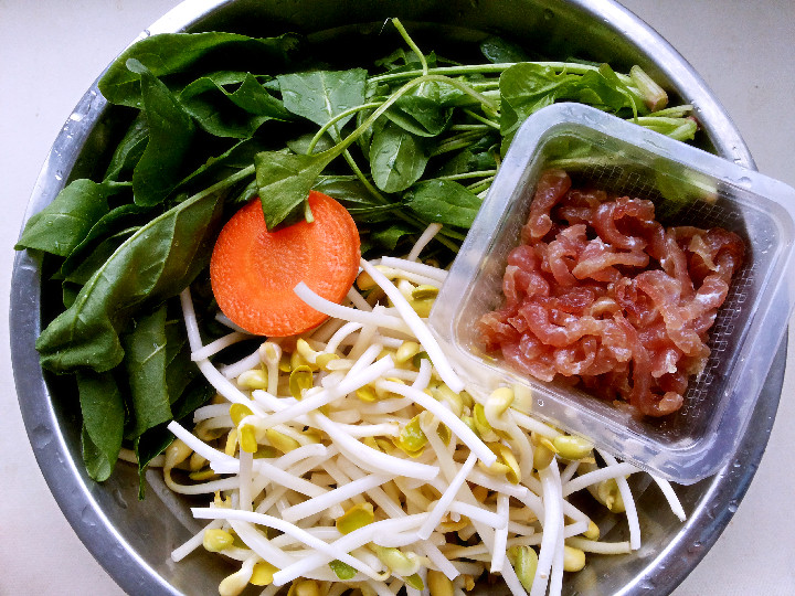 三丝菠菜步骤1