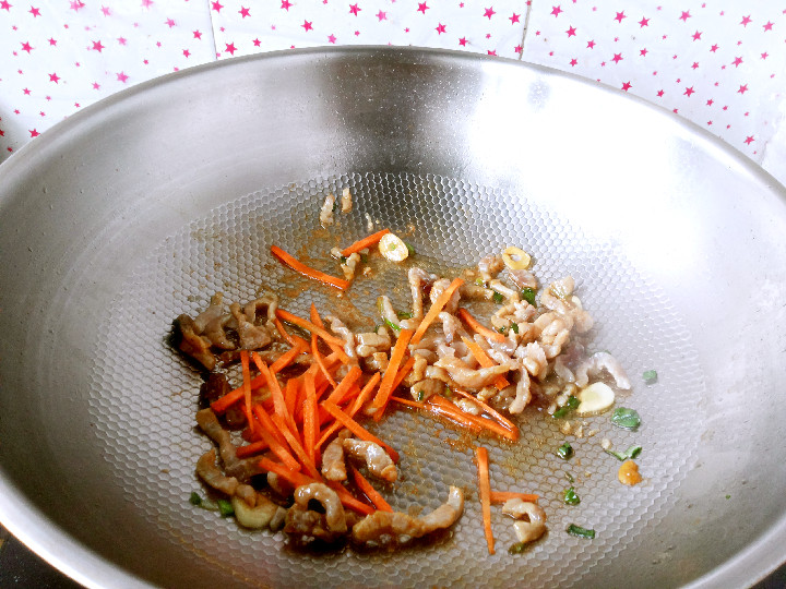 三丝菠菜步骤5