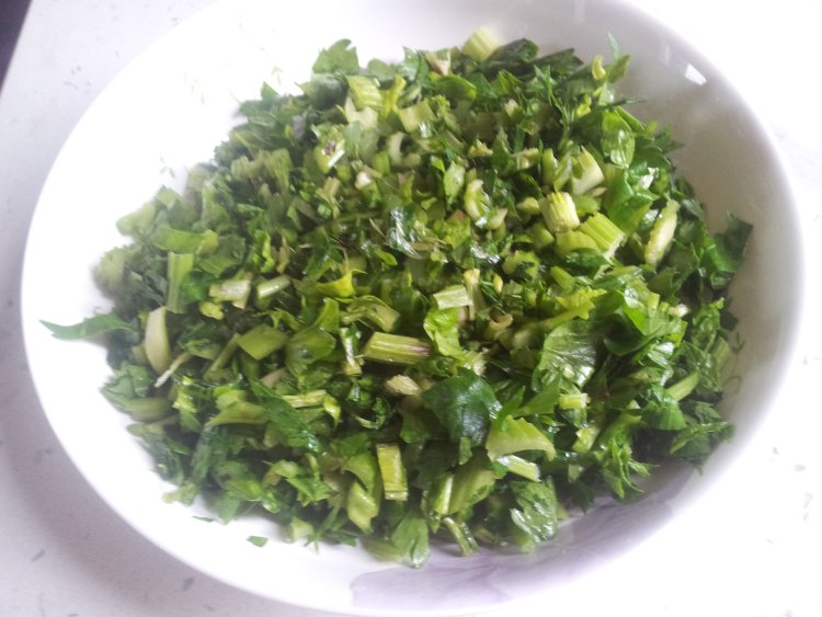 芹菜炒蛋步骤2