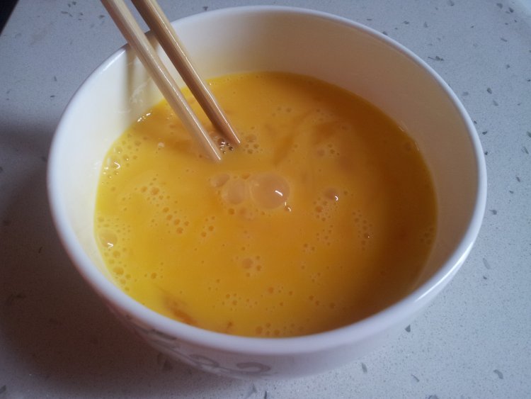 芹菜炒蛋步骤3