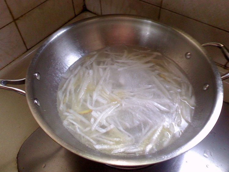 萝卜丝蛋花汤步骤6