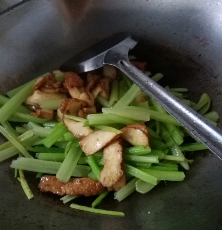芹菜豆干步骤6