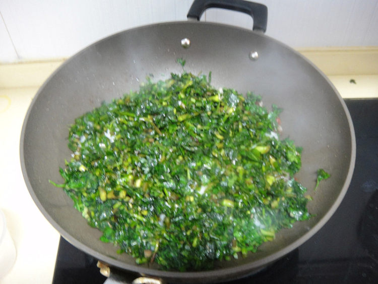 野水芹腊味炒饭步骤6