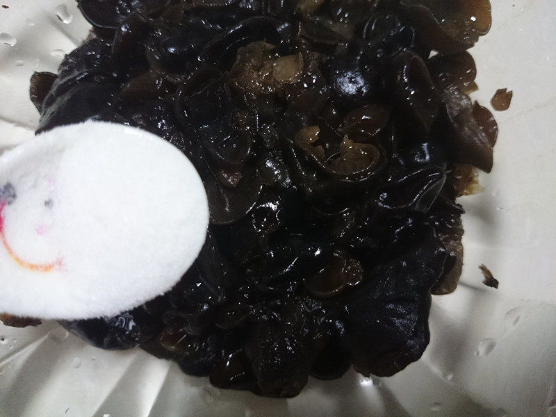香菜拌黑木耳步骤4