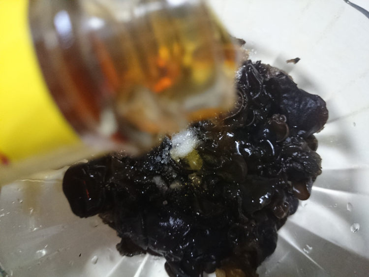 香菜拌黑木耳步骤6