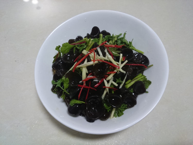香菜拌黑木耳步骤9