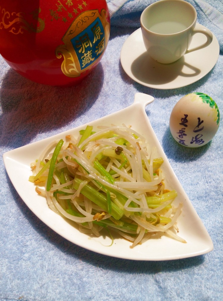 芹菜炒豆芽步骤5