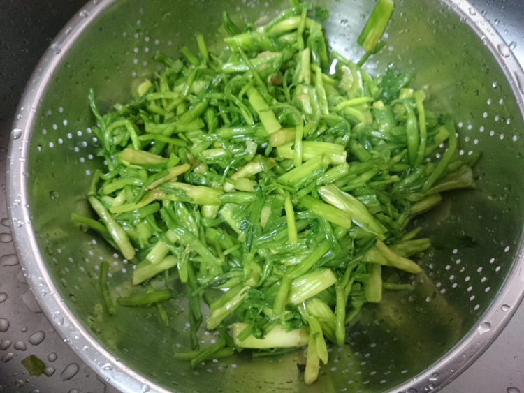 水芹炒鸡蛋步骤4