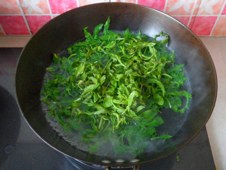 煎荠菜豆腐饼步骤3