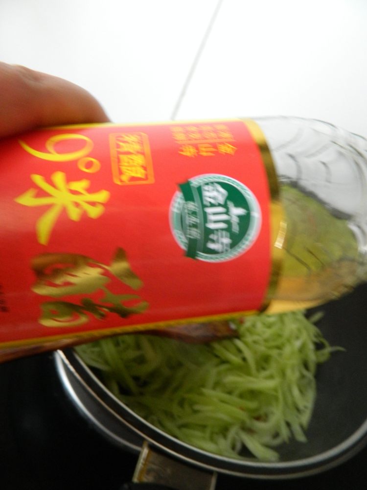 清炒莴笋丝步骤9