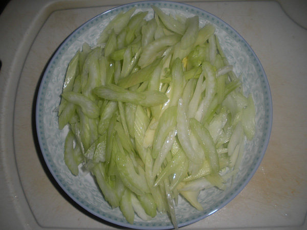香干炒西芹步骤3
