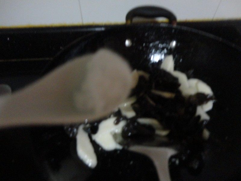 淮山炒木耳步骤4