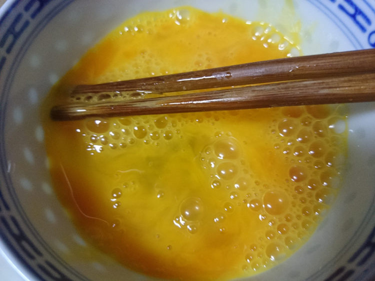 水芹木耳炒蛋步骤4