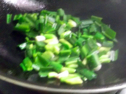 胡萝卜芹菜炒蒜苗步骤5