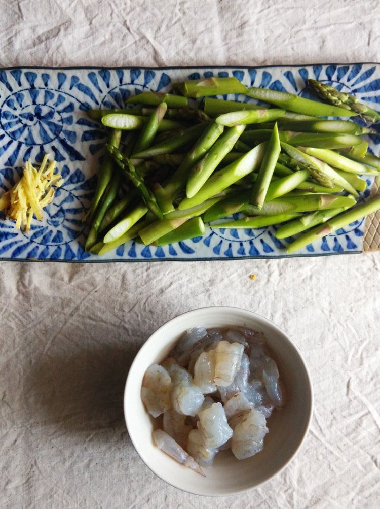 芦笋炒虾仁步骤2