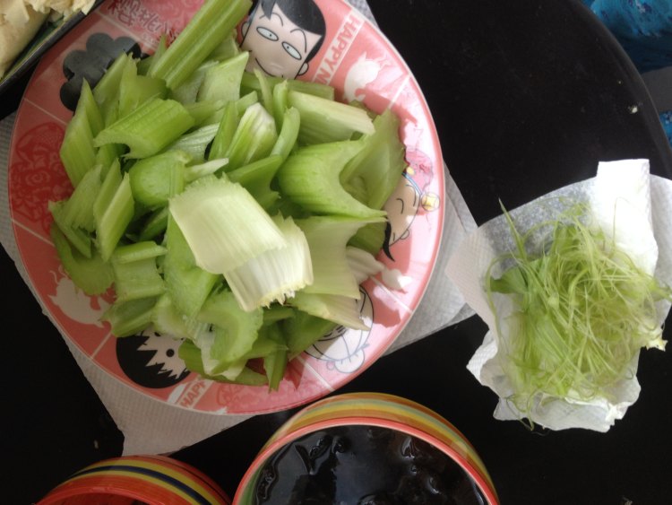 豆腐皮西芹步骤4